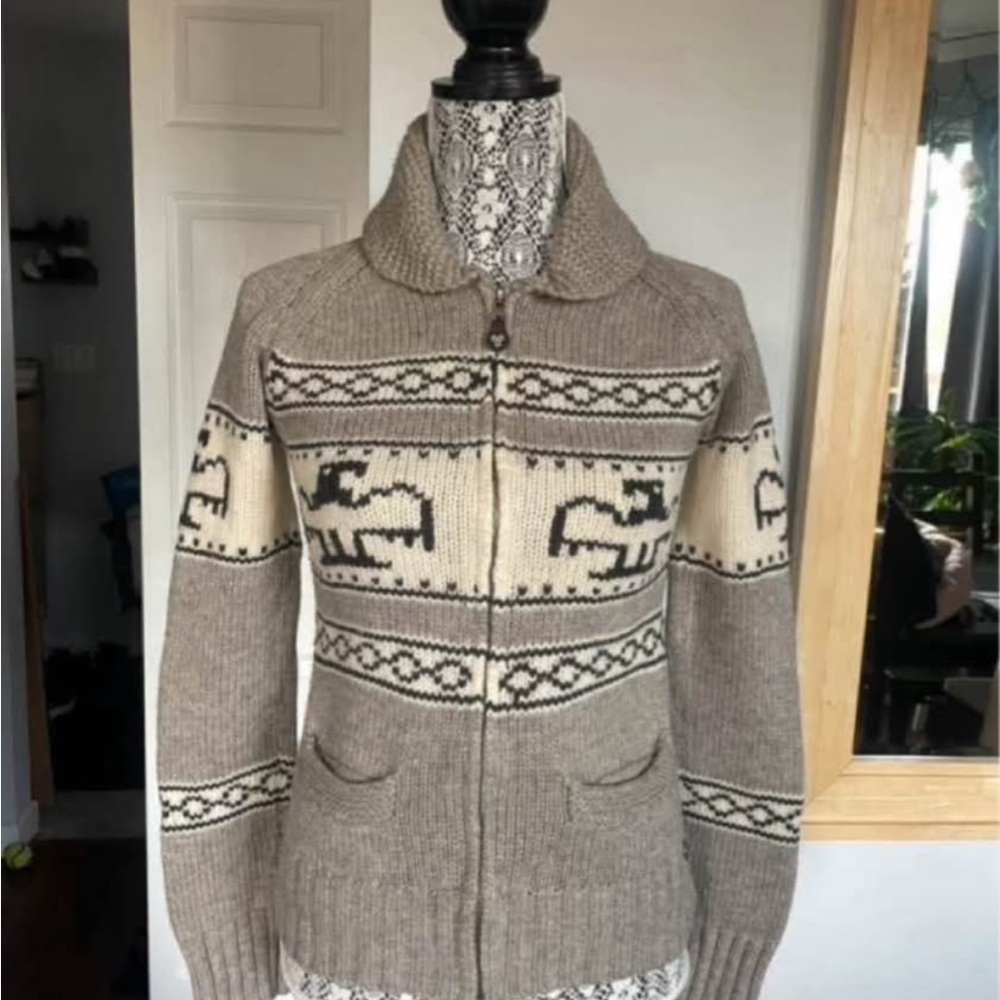 Aritzia 100% Lambswool Cowichan Style Knit Zip Up Sweater Jacket. Small/Medium